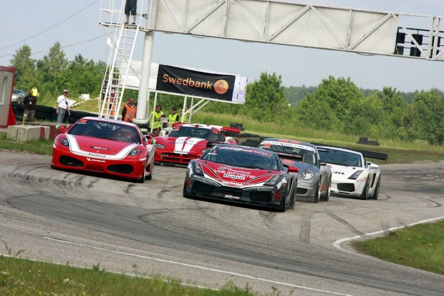 Võimsad GT-autod paelusid Audru ringrajal publikut ka mullu suvel.