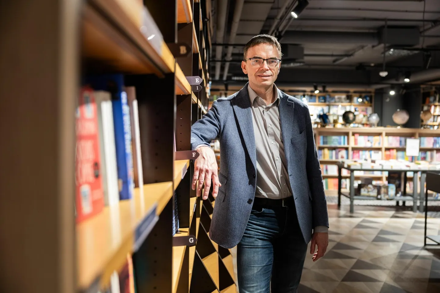 Ligi 900 raamatukogu enimlaenatud teoste esikoht kuulus Sven Mikseri esikromaanile «Vareda»​.