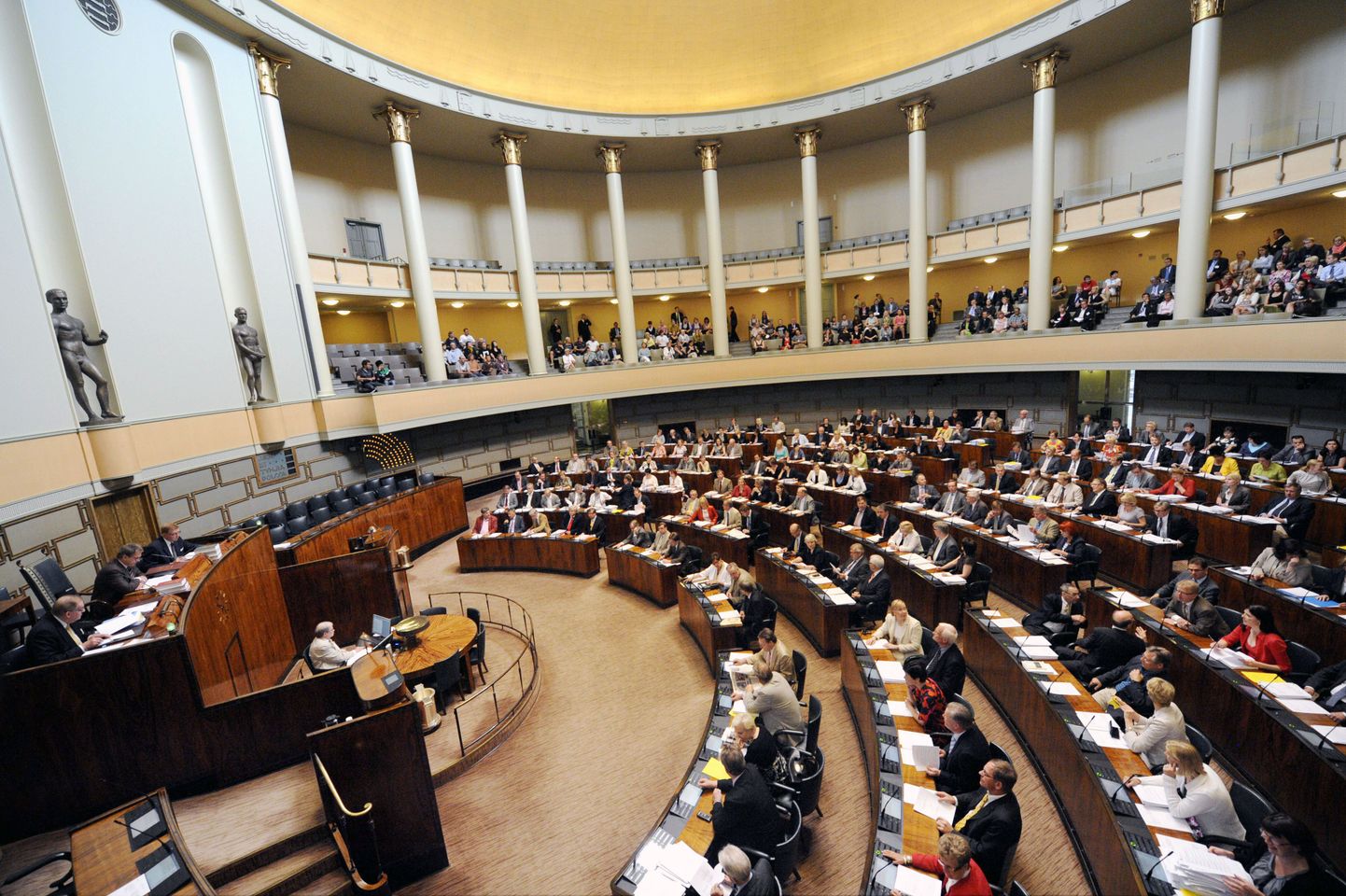 Vaade Soome parlamendi istungitesaali.