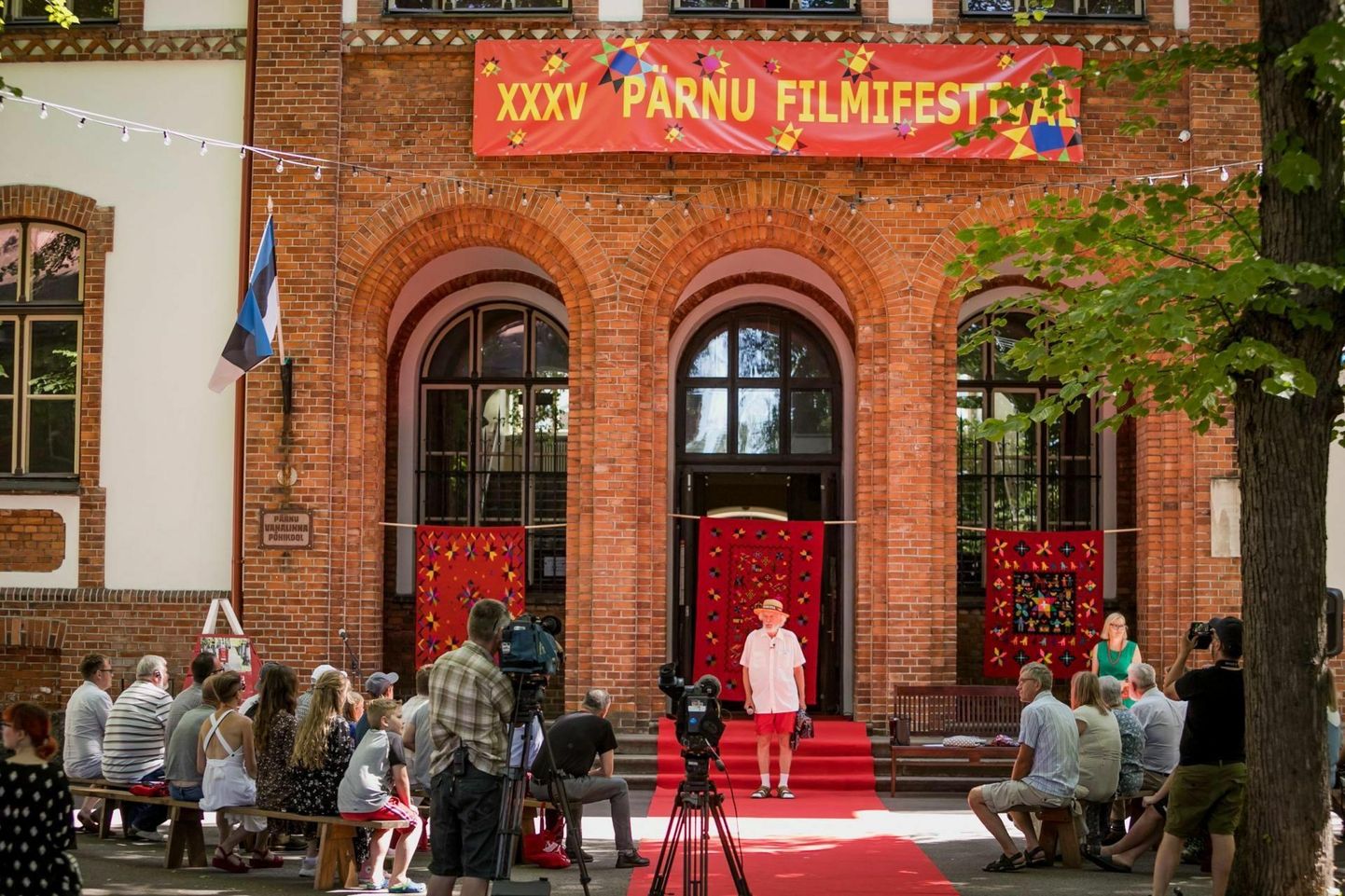 Nagu mullugi, toimuvad nii Pärnu filmifestivali avamine kui lõputseremoonia Vanalinna põhikoolis.