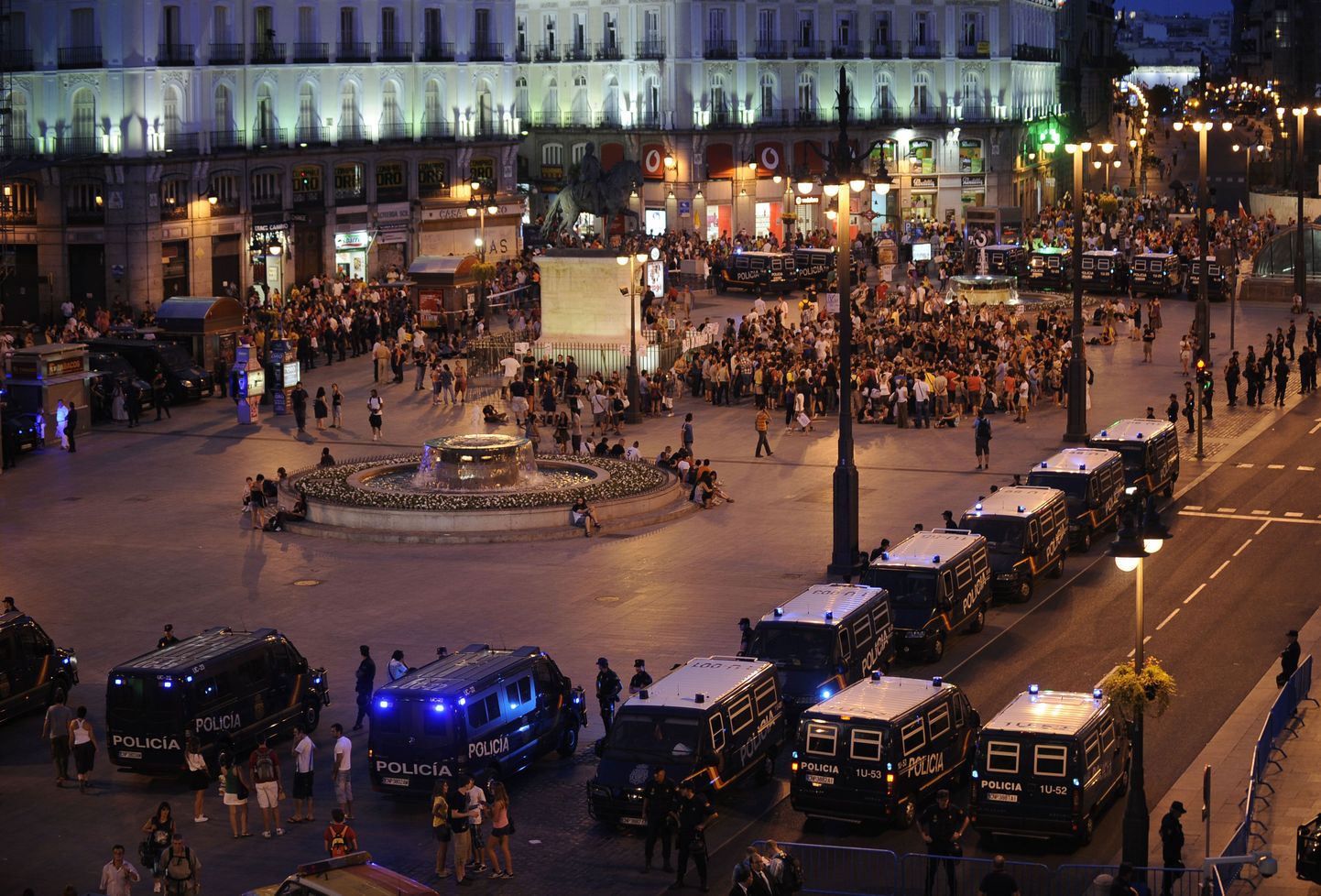 Politsei ajamas laiali paavsti-vastast meeleavaldust Puerta del Solil