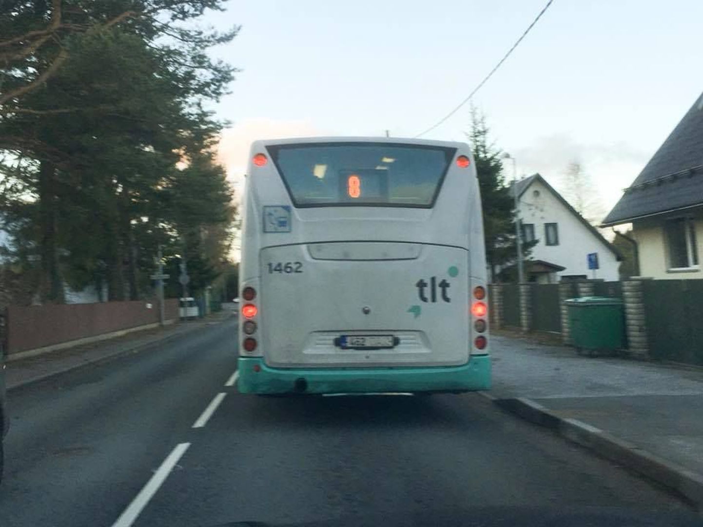 Автобус номер 8 на улице Рандвере-теэ.