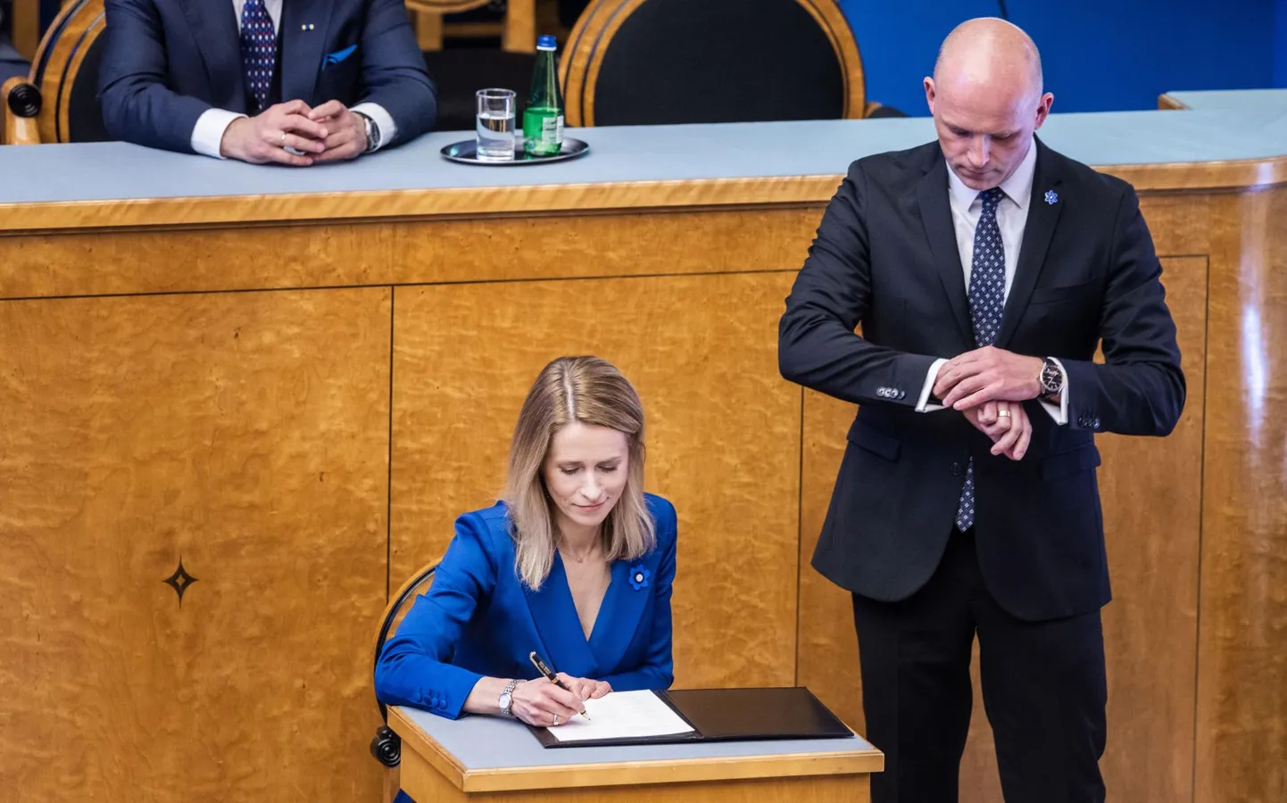 Eelmine peaminister Kaja Kallas ametivannet andmas.