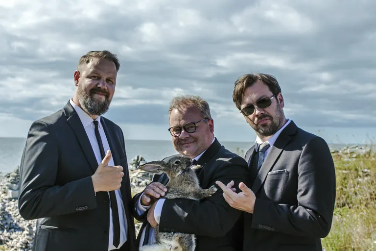 Klassikokkutulek 2: pulmad ja matused. Peategelased Henry Kõrvits, Ago Anderson ja Mait Malmsten.