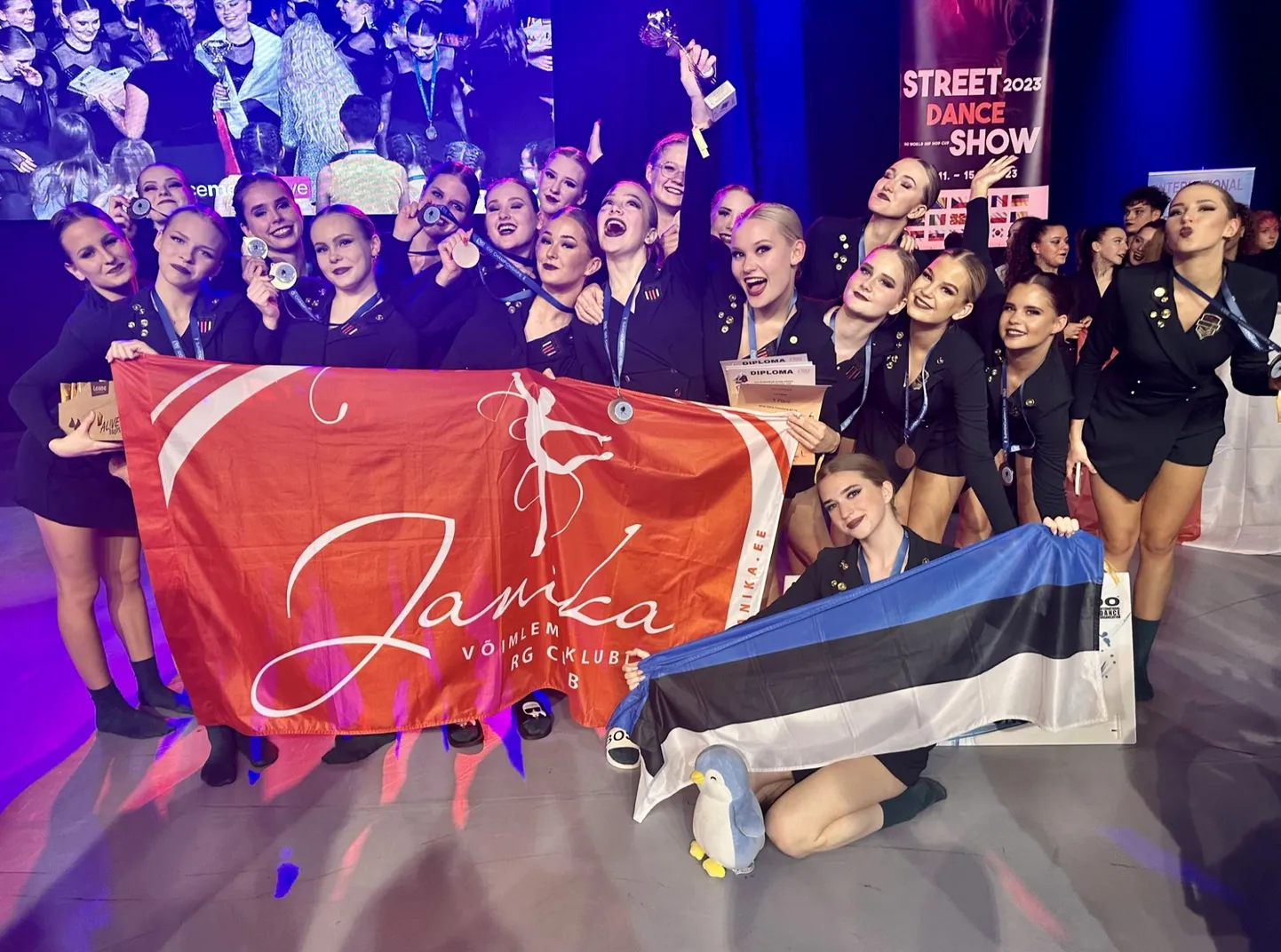 Võimlemisklubi Janika tantsuline eliitrühm saavutas Euroopa meistrivõistlustel kolmanda koha, mis on klubi uus parim tulemus.