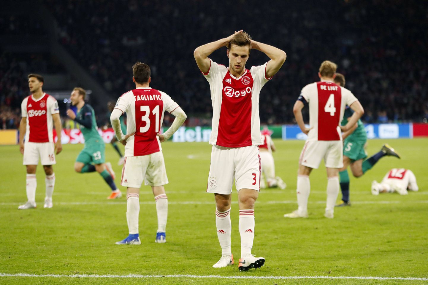 Amsterdami Ajaxi mängijad pärast Lucase kolmandat väravat.