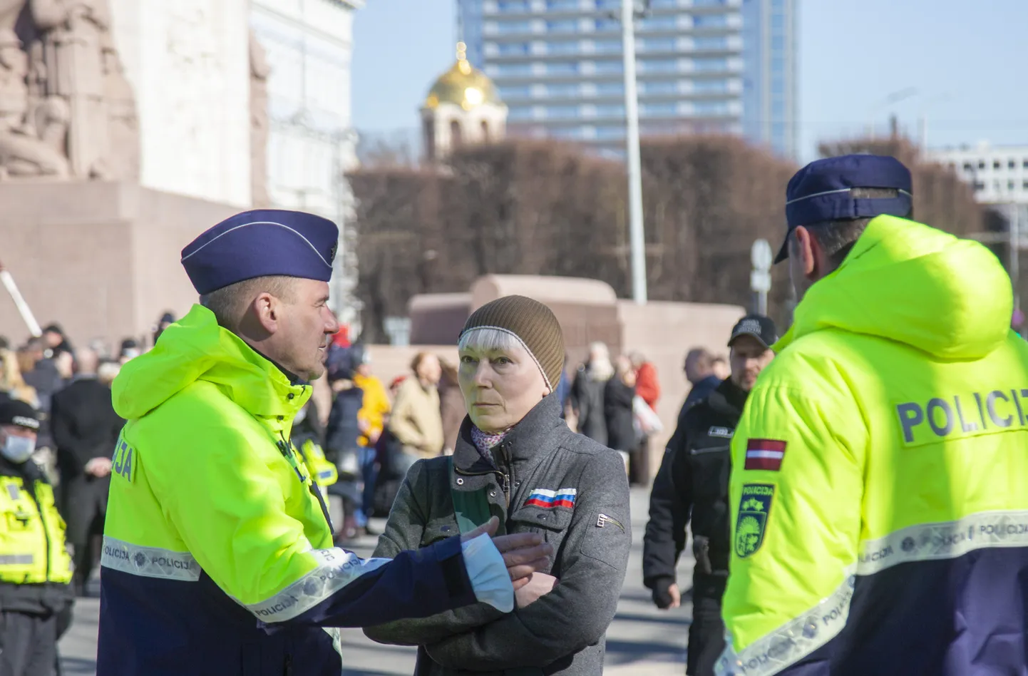 Задержанная во время шествия женщина