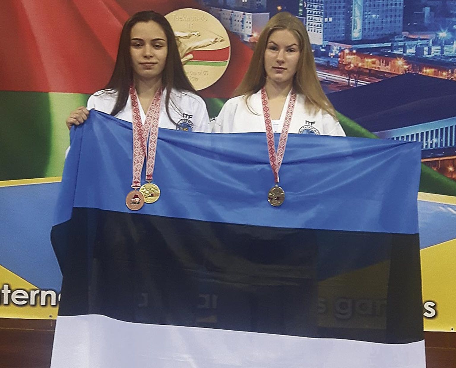 Anette Russ (paremal) ja Kamilla Velikopolje võitlesid EMi finaalis üksteise vastu.