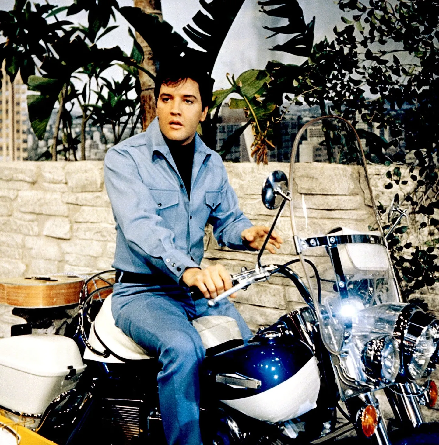 Elvis Presley 1967. aasta muusikalises komöödias «Clambake».