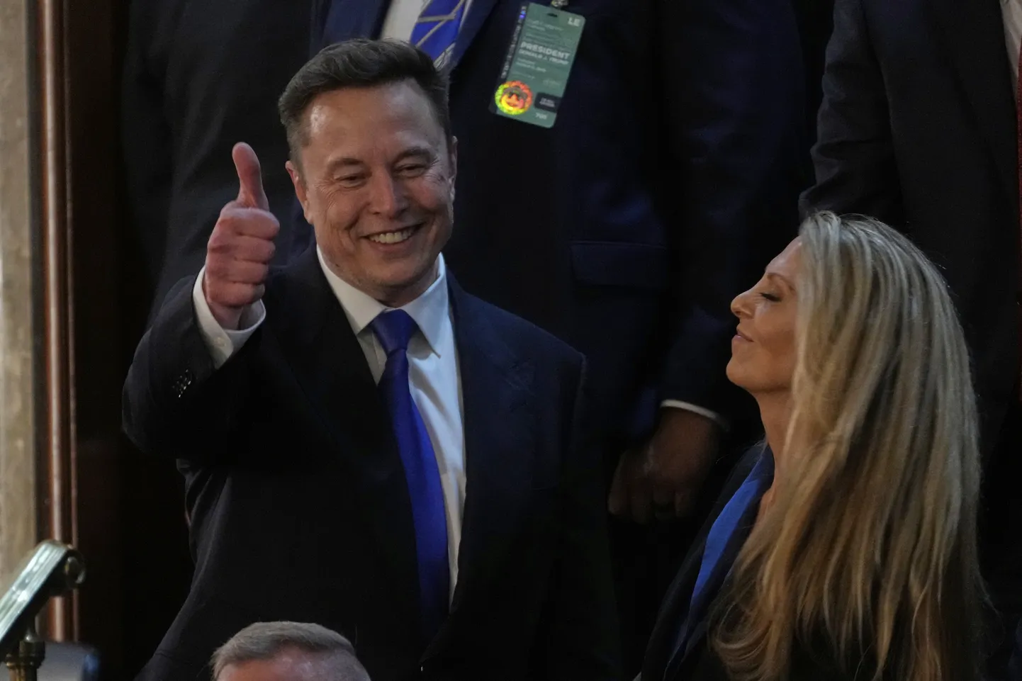 Elon Musk kärbib USAs bürokraatiat, börs kärbib tema rikkust.