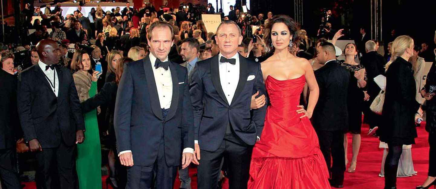 Näitlejad Ralph Fiennes, Daniel Craig ja Bérénice Marlohe «Skyfalli» esilinastusel Londonis.