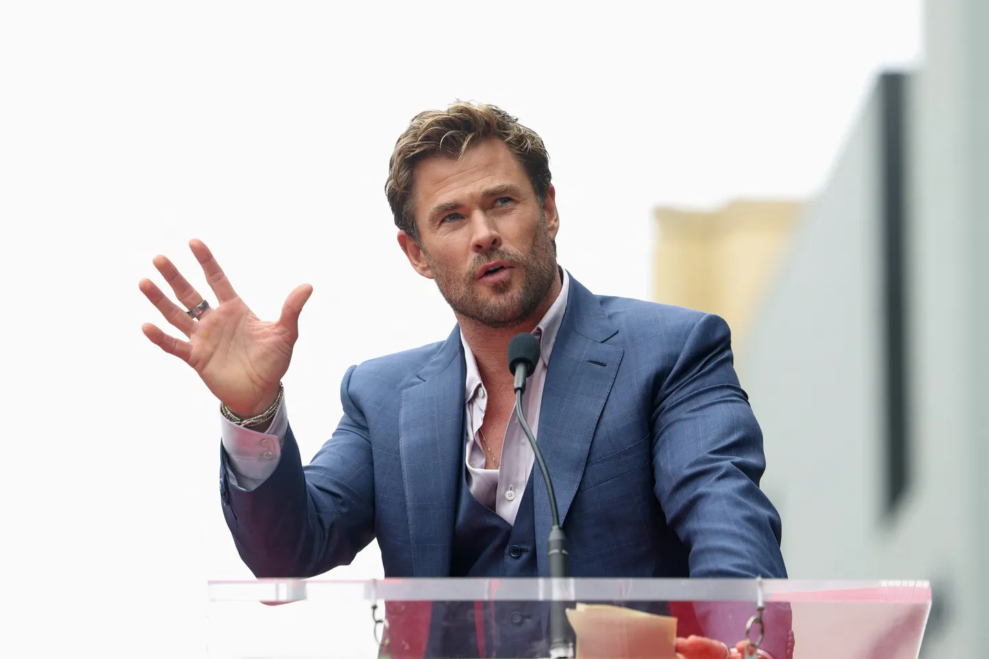 Näitleja Chris Hemsworth õppis trumme mängima oma telesaate «Limitless With Chris Hemsworth» jaoks.