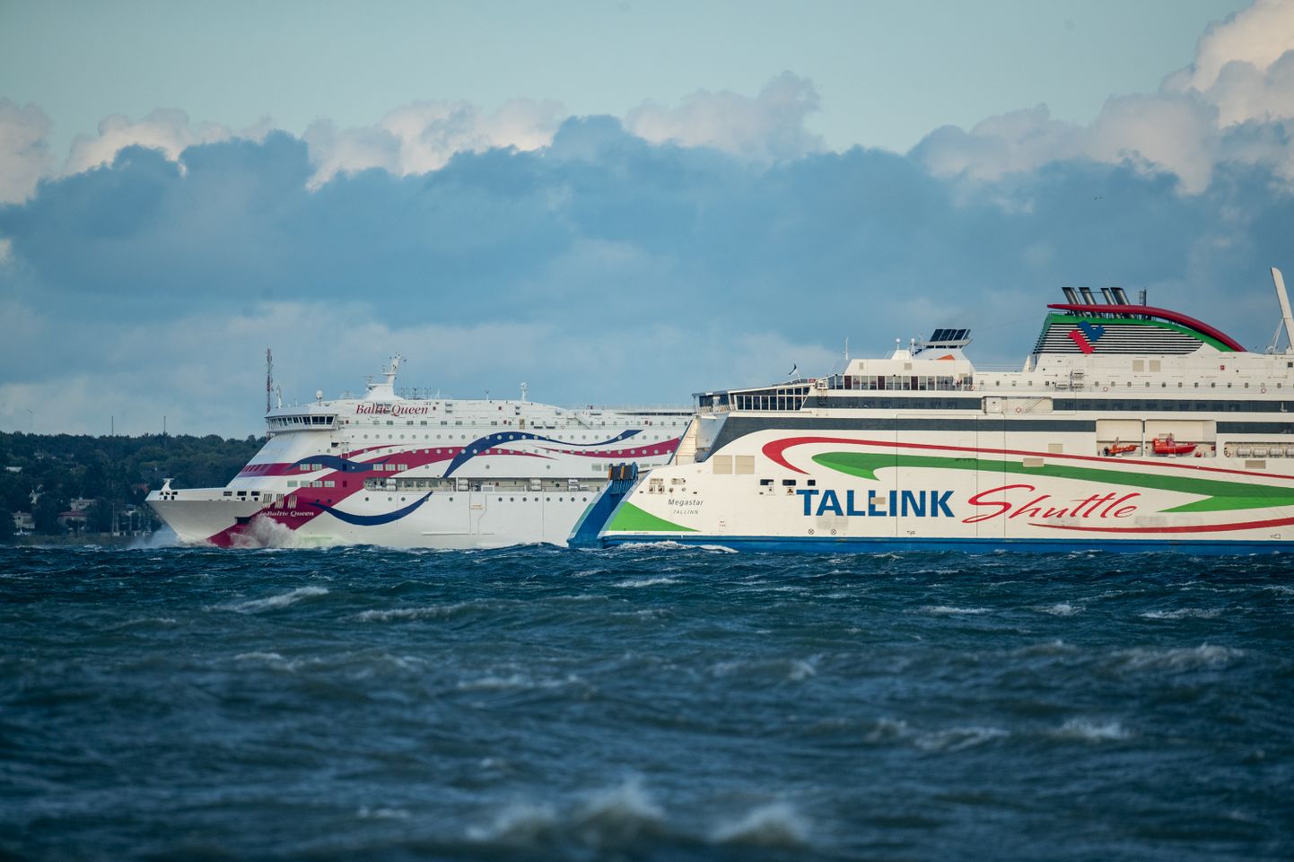 Tallink laevad merel.