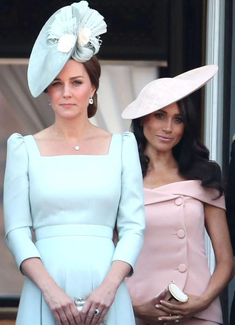Cambridge'i hertsoginna Catherine ja Sussexi hertsoginna Meghan sel suvel Buckinghami palee rõdul