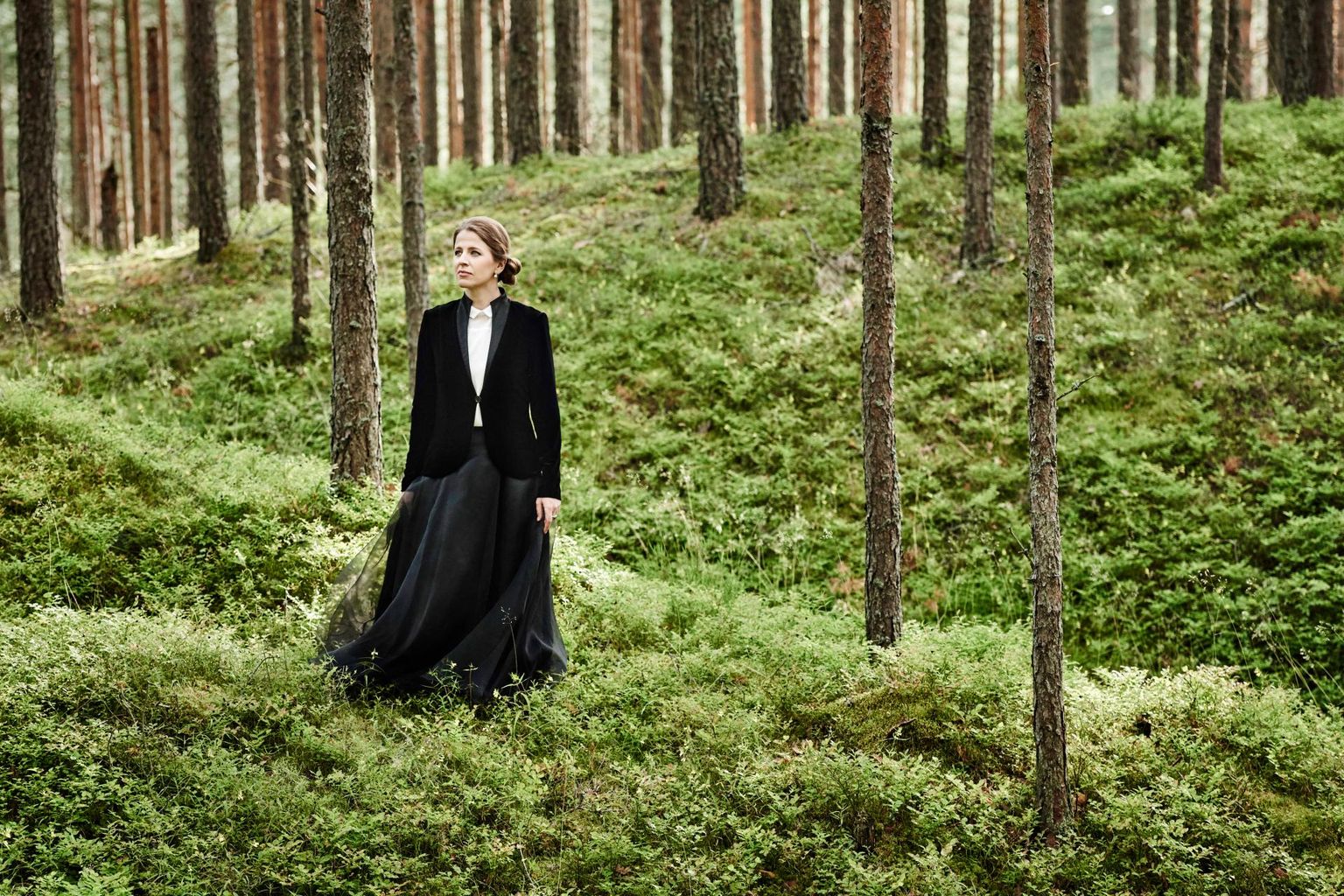 Dirigent Kristiina Poska eelmine hooaeg, mis pandeemia tõttu vahele jäi, andis haruldase võimaluse olla terve aasta Eestis, võtta aeg maha, jalutada metsas ja mere ääres. See oli aeg asjade üle järele mõelda. 