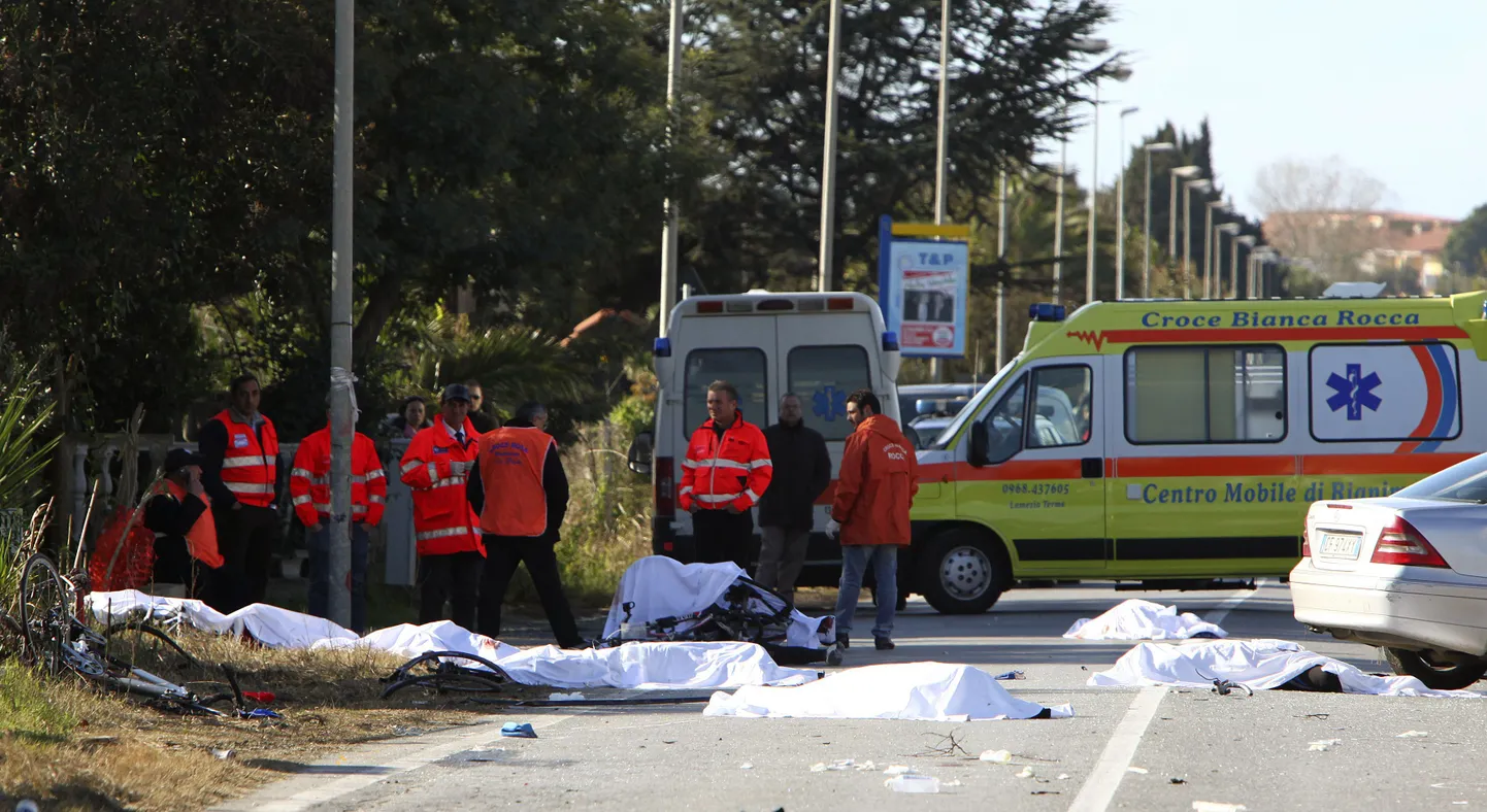 Itaalias hukkus autoavariis kaheksa jalgratturit.