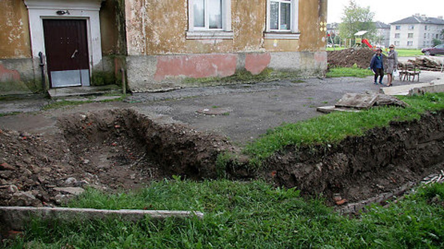 Sellesse maja hoovis keset teed haigutanud auku kukkus Vadim Moroz 2009. aasta septembris ja sai rängalt vigastada.