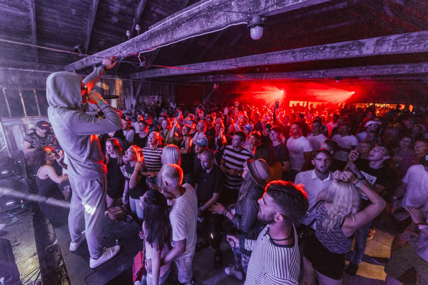 Räppar nublu esines Kalana saundil, 2018.
