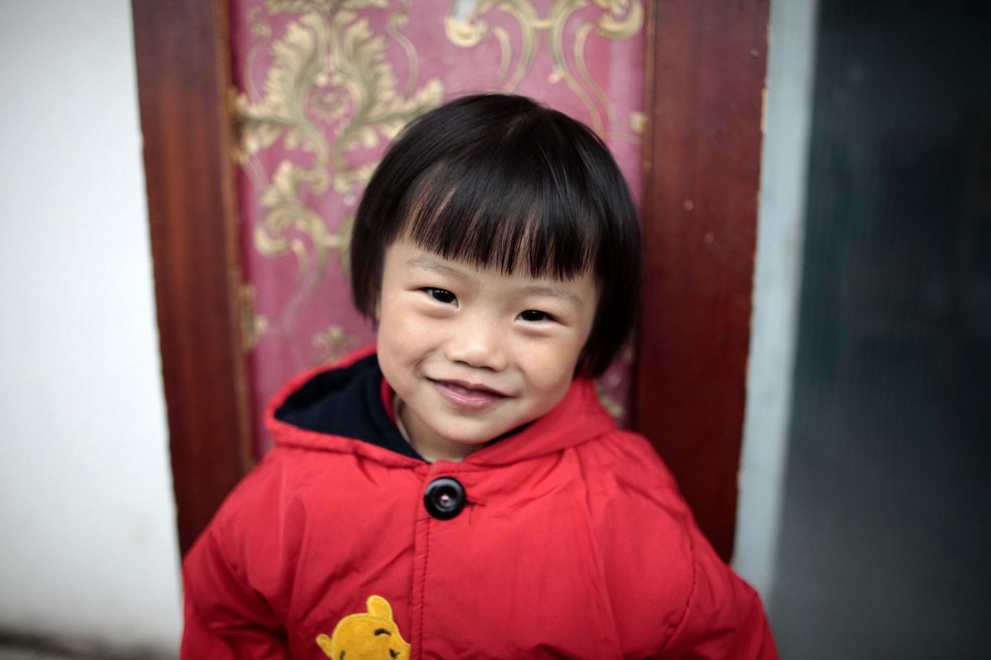 HIV-positiivne kolme-aastane Li Zhenzhen elab Hiinas aidsiorbude lastekodus.
