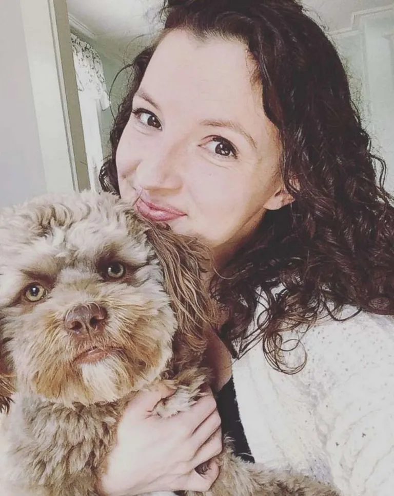 Chantal Desjardins ja ta koer shih-poo Yogi