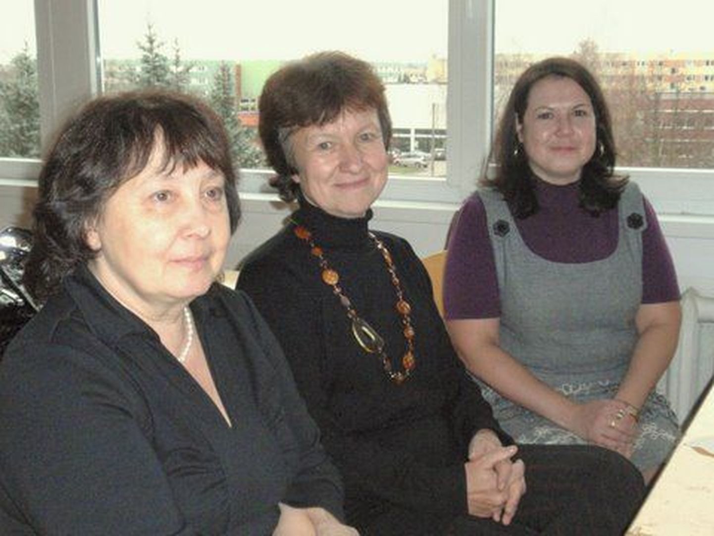 Vene gümnaasiumi õpetajad Jelena Valter, Luule Kustassoo ja Roza Fell.
