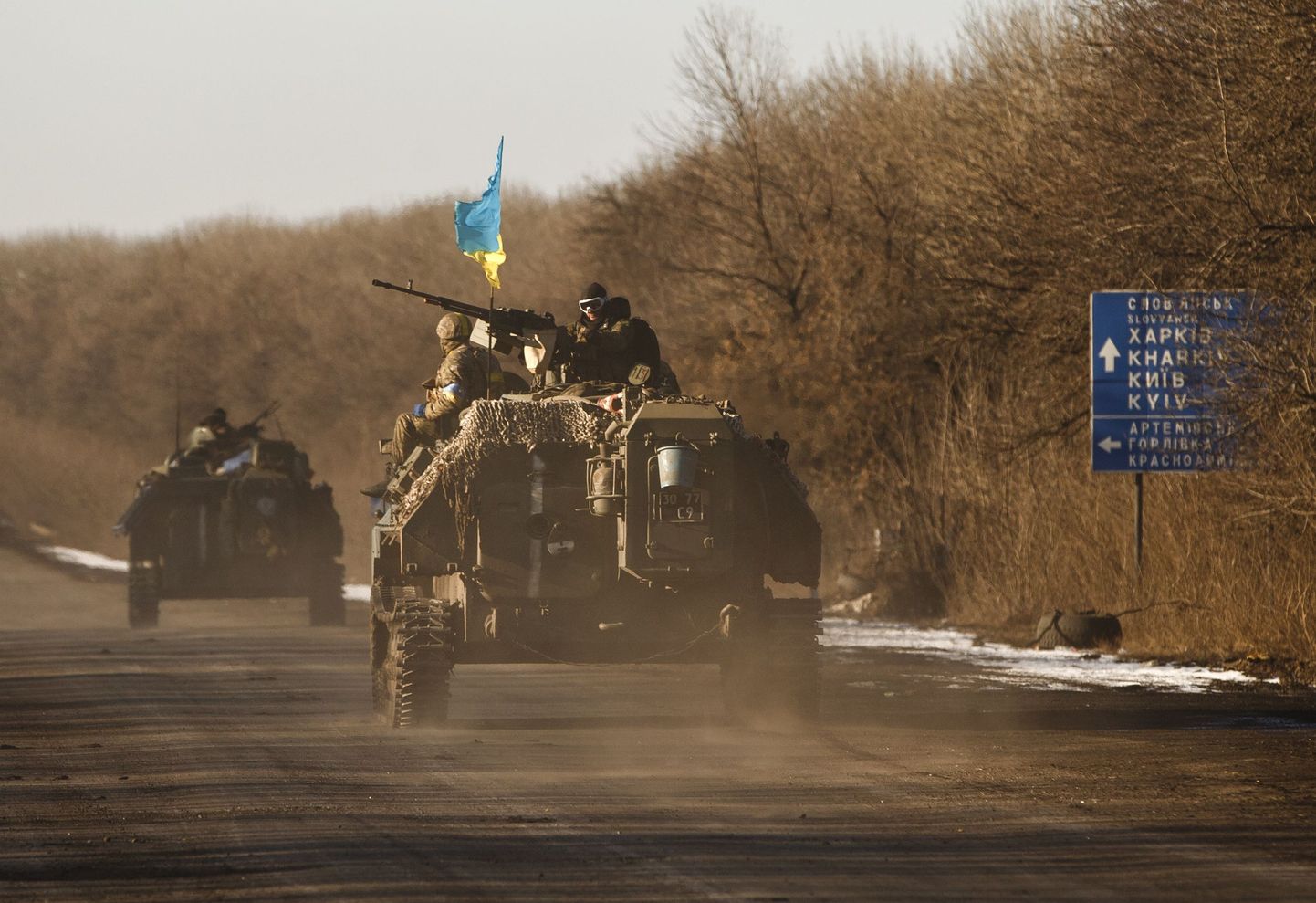 Ukraina armee soomukid lahkuvad Debaltsevest.