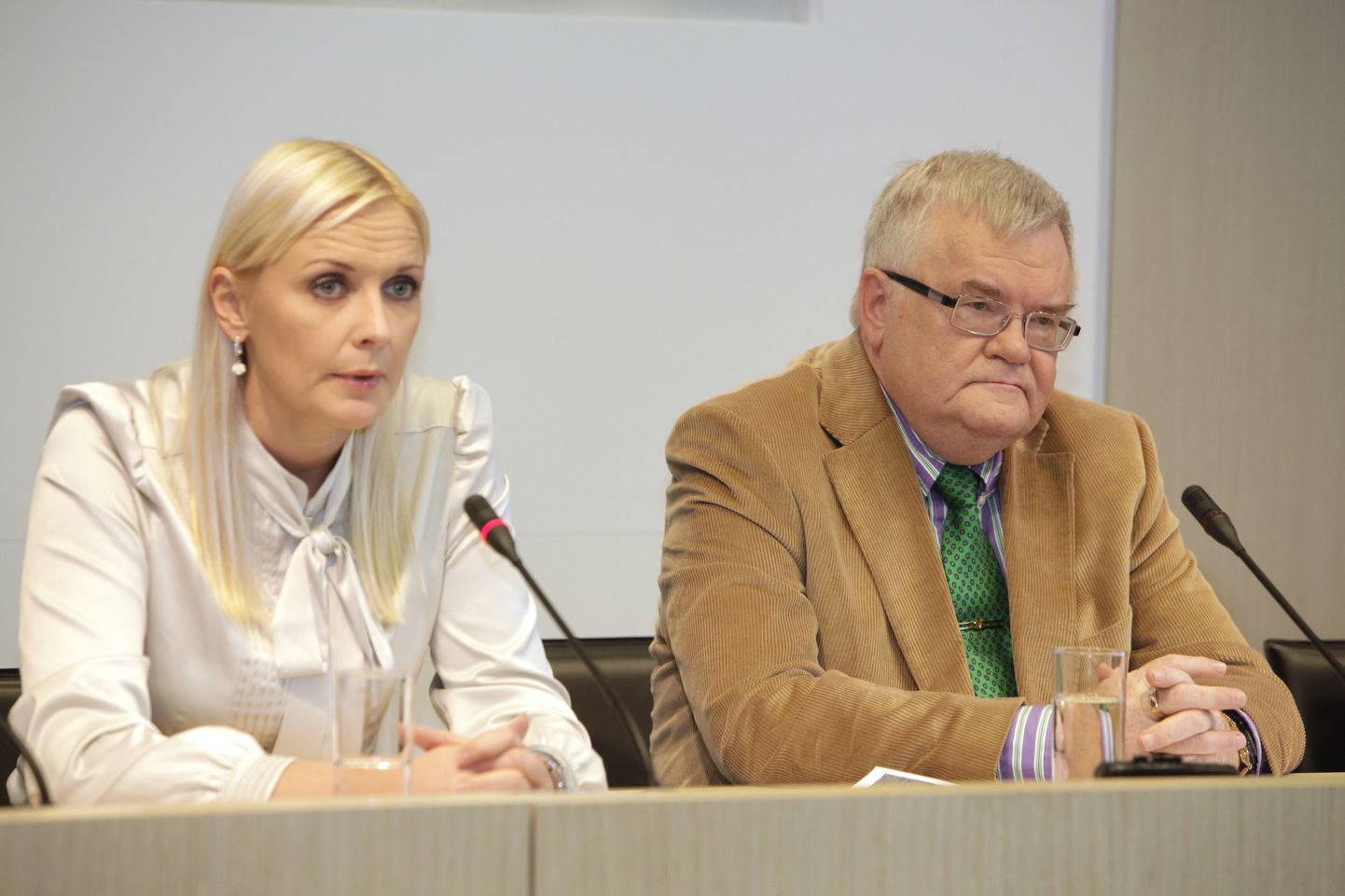 Tallinna finantsdirektor Katrin Kendra ja linnapea Edgar Savisaar.