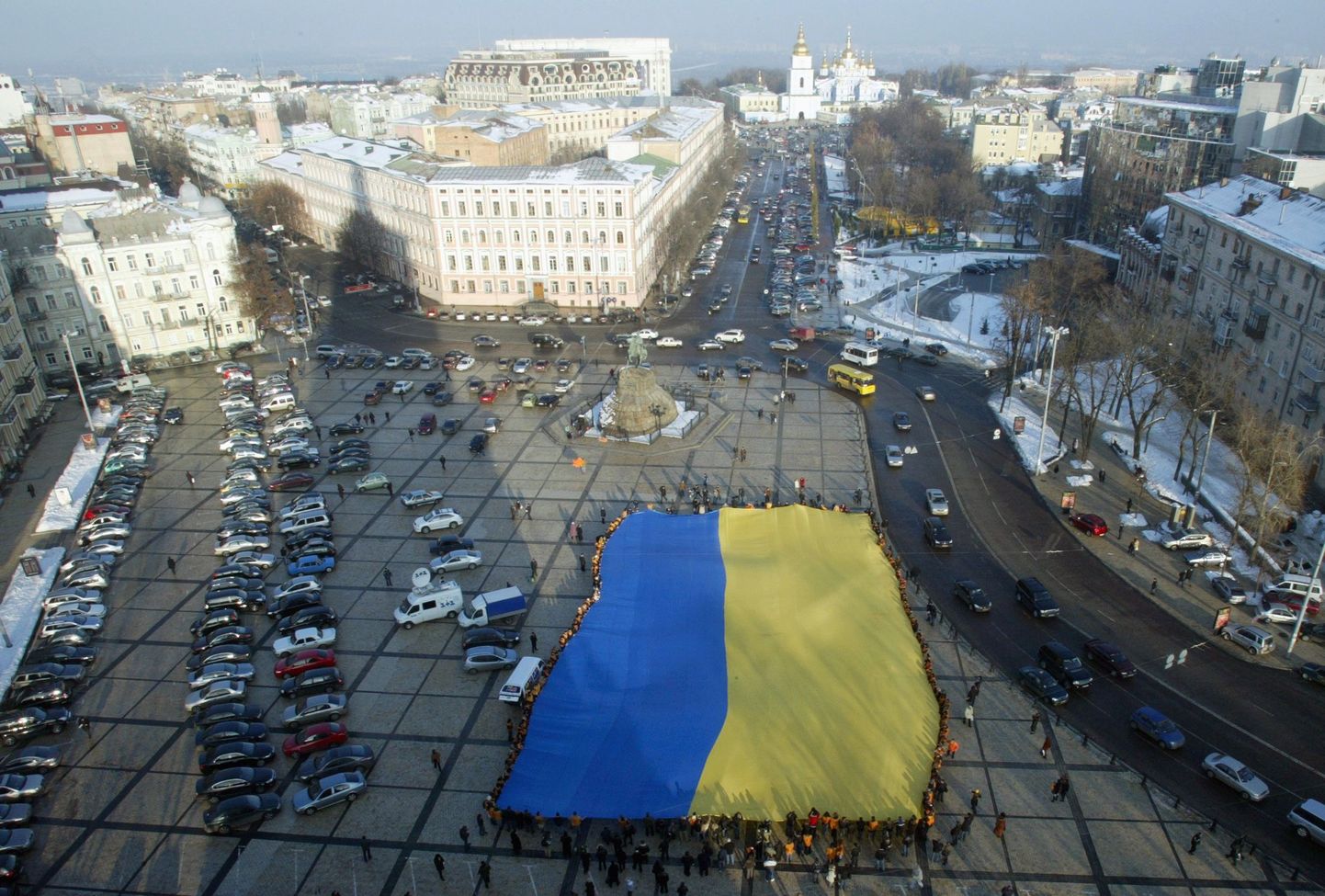 1350 m² suurune Ukraina lipp oranži revolutsiooni 3. aastapäeval Kiievis, 2007. aasta 22. novembril.