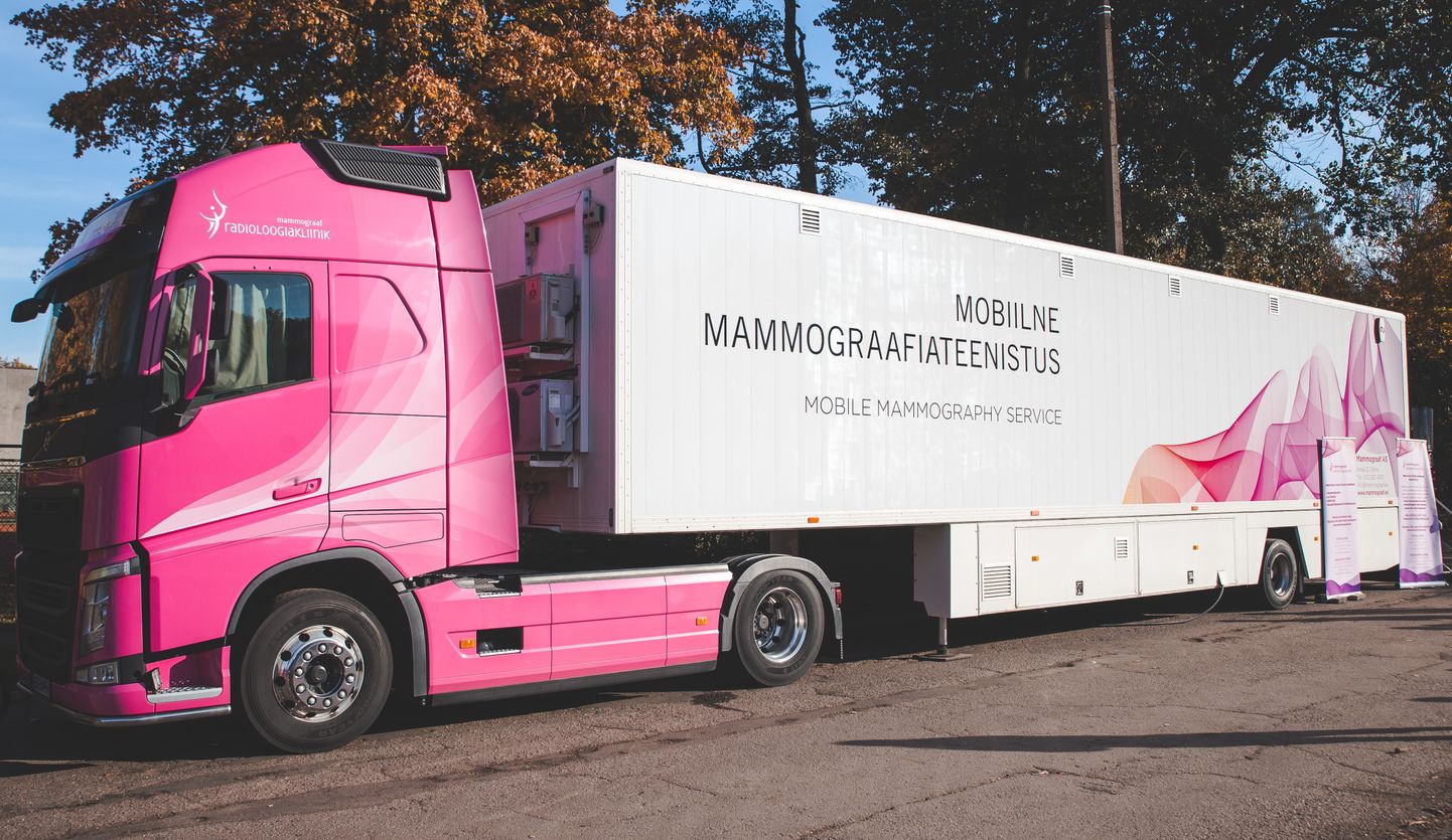 AS-i Mammograaf mammogriaafiatreiler paikneb Sõle tänaval Pelgulinna sünnitusmaja ees.