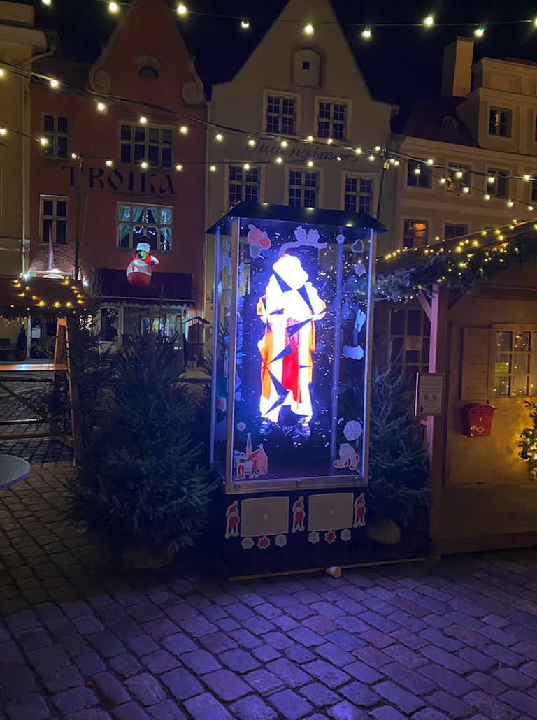 Голограмма Деда мороза в самом сердце эстонской столицы 