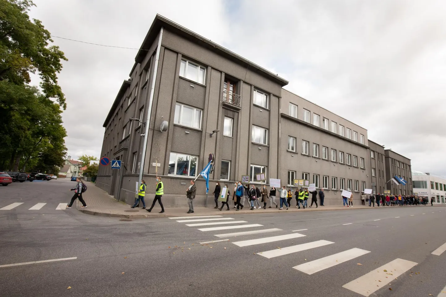 Pärnu linnavalitsus soovib võimaluse korral vähendada linlaste ja ametnike vahelist silmast silma suhtlemist.