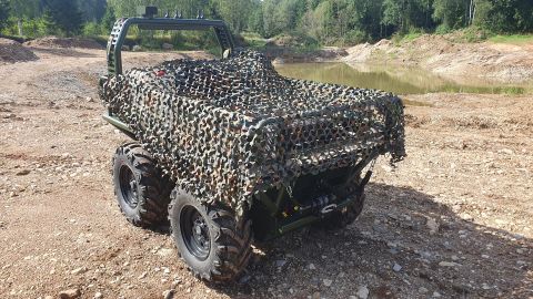 Viljandist alguse saanud ettevõtte maismaadroon toimetab lahinguväljal on valmis masstootmiseks