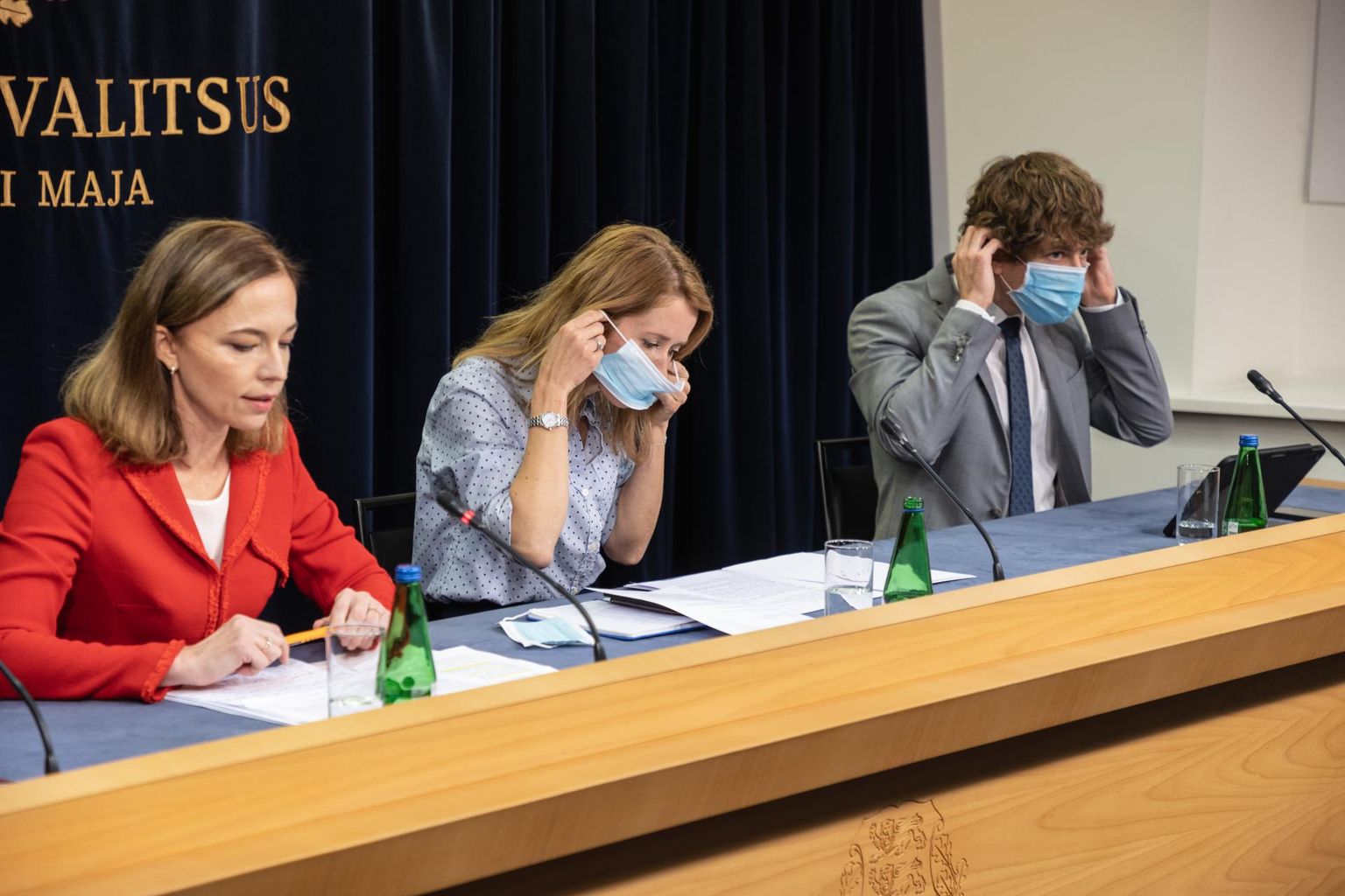 Haridus- ja teadusminister Liina Kersna, peaminister Kaja Kallas ning tervise- ja tööminister Tanel Kiik