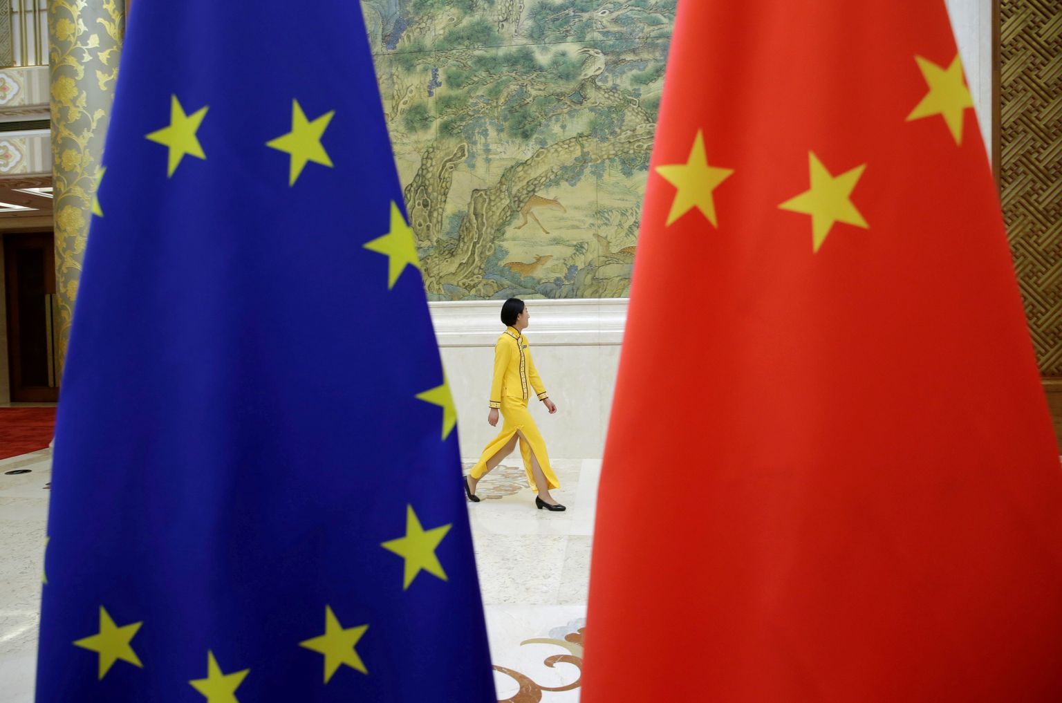 ELi ja Hiina lipud.