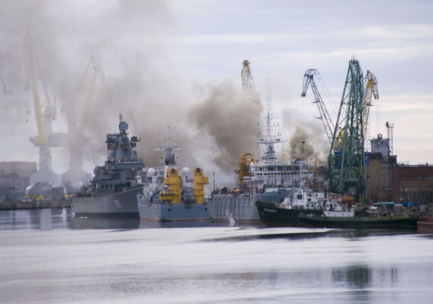 В Северодвинске на судоремонтном заводе «Звездочка» началось затопление дока с аварийной АПЛ К-266 «Орел»