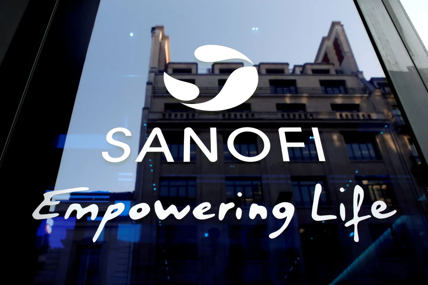 Sanofi logo.