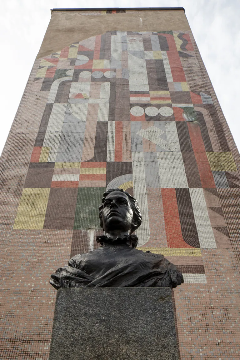 Jevgeni Olenin ja Eduard Pašover, mosaiikpannoo Joala 10/12 vaheseinal, 1982.