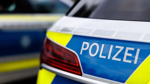 Berlīnē automašīna ietriecas pūlī un ievaino cilvēkus