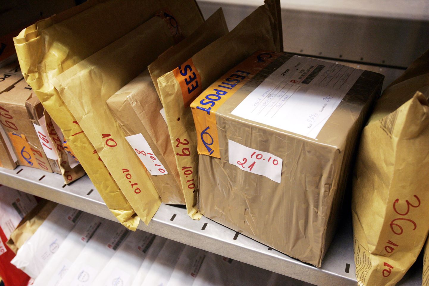 Internetist tellitud ja postipakiga saabunud imeravimi toimes on põhjust kahelda.