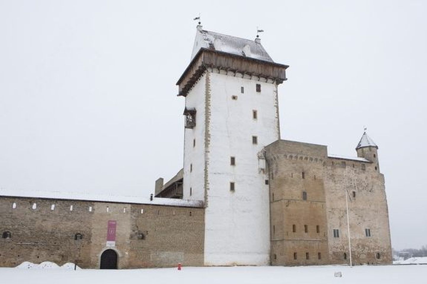 Narva. Hermanni kindlus.