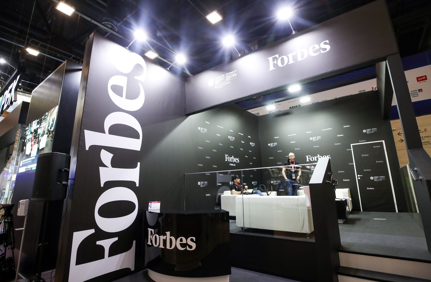 Ajakirja Forbes stend 24. Peterburi rahvusvahelisel majandusfoorumil.
