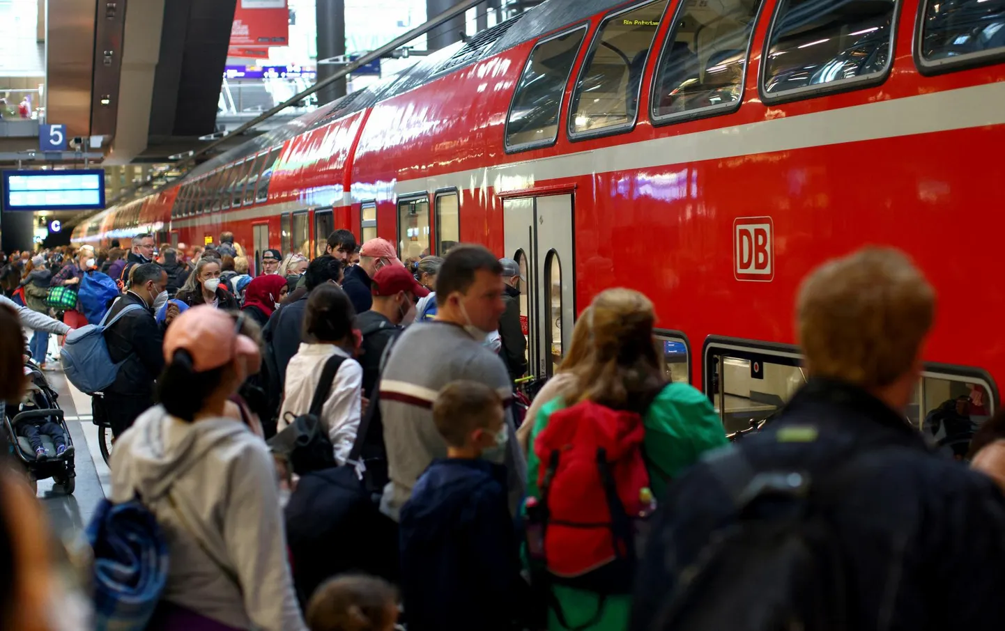 Saksamaa transpordifirmad lasid 4. juunil kasutusse üheksaeurose kuukaardi, mis tekitas Berliini keskjaamas palju sagimist.