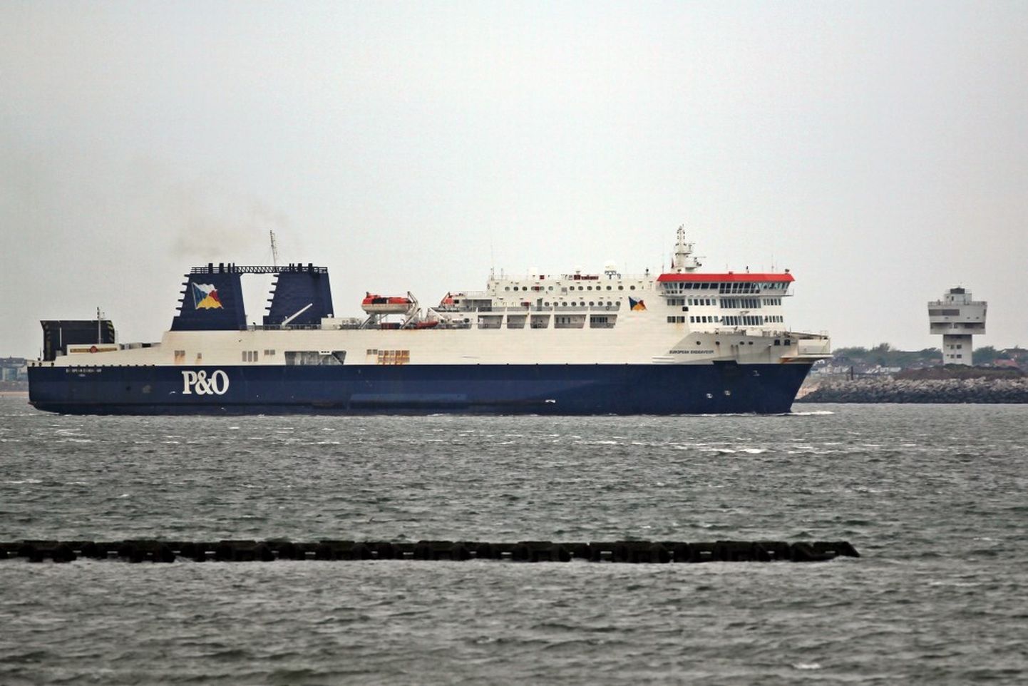 Eckerö Line soetas Tallinn-Helsingi liinile kaubalaeva laeva European Endeavour