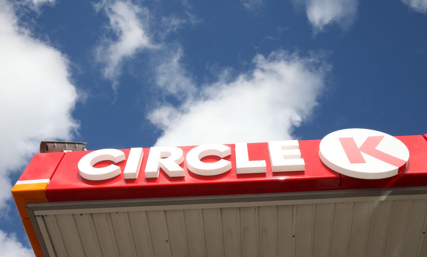 Ulmaņa gatvē atklāta pirmā "Circle K" degvielas uzpildes stacija.