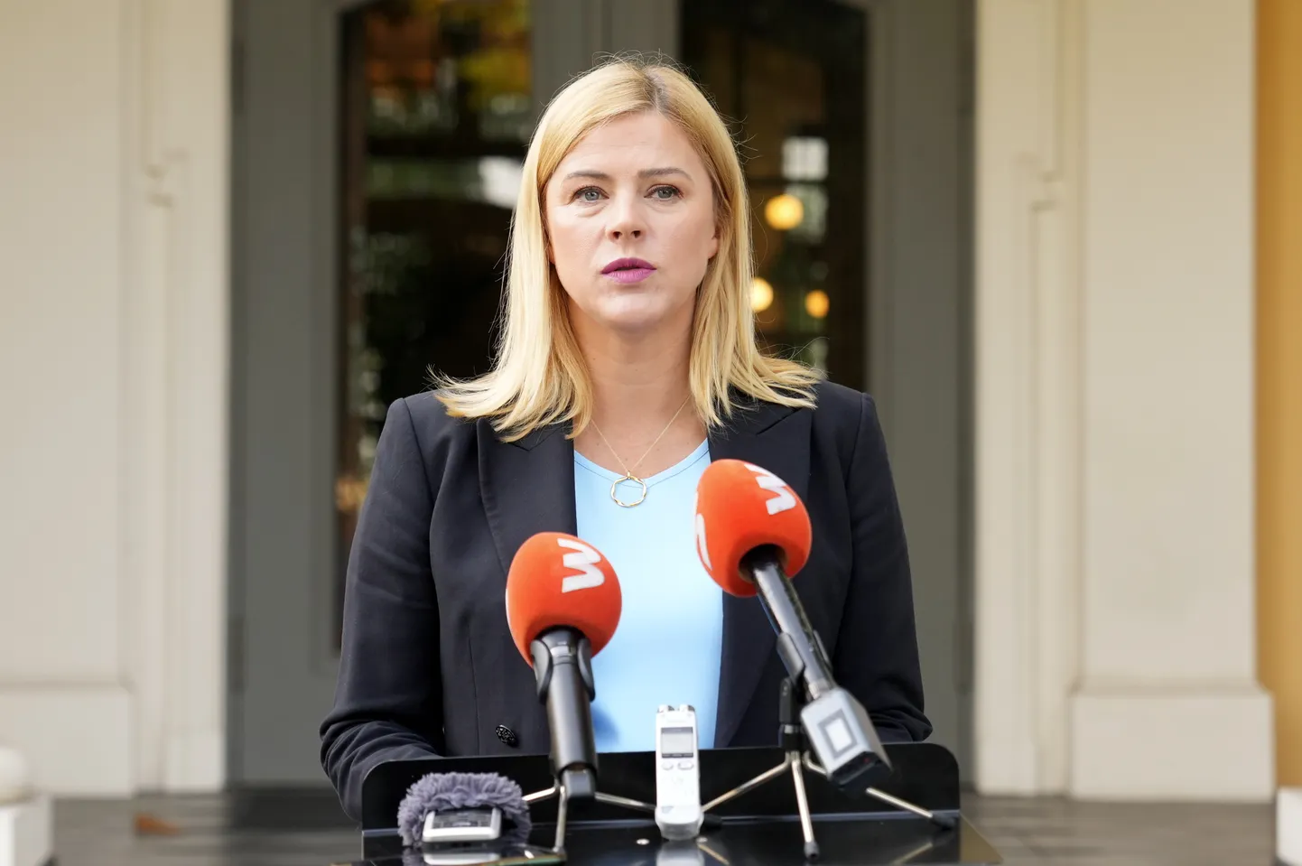 Ministru prezidenta amata kandidāte Evika Siliņa piedalās preses brīfingā pēc tikšanās ar Valsts prezidentu Rīgas pilī, kurā paziņo amatu sadalījumu jaunajā valdībā un Saeimā.