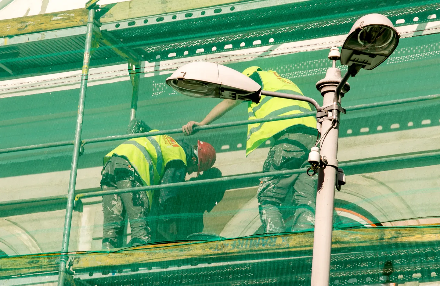 Alati ei saa fassaadi väljast soojustada. Seestpoolt soojustades on aga vaja niiskus välja saada, et ajalooline välisviimistlus ära ei laguneks.