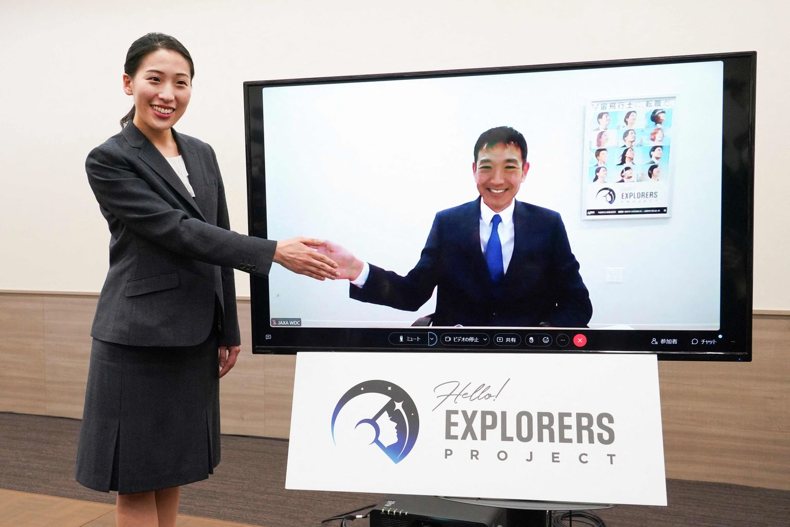 Jaapani astronaudikandidaadid Ayu Yoneda ja Makoto Suwa (ekraanil).