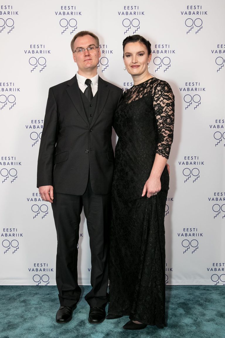 Aasta gümnaasiumiõpetaja Katrin Soika ja Erkki Soika. Katrinil on seljas Tiina Talumehe kleit.