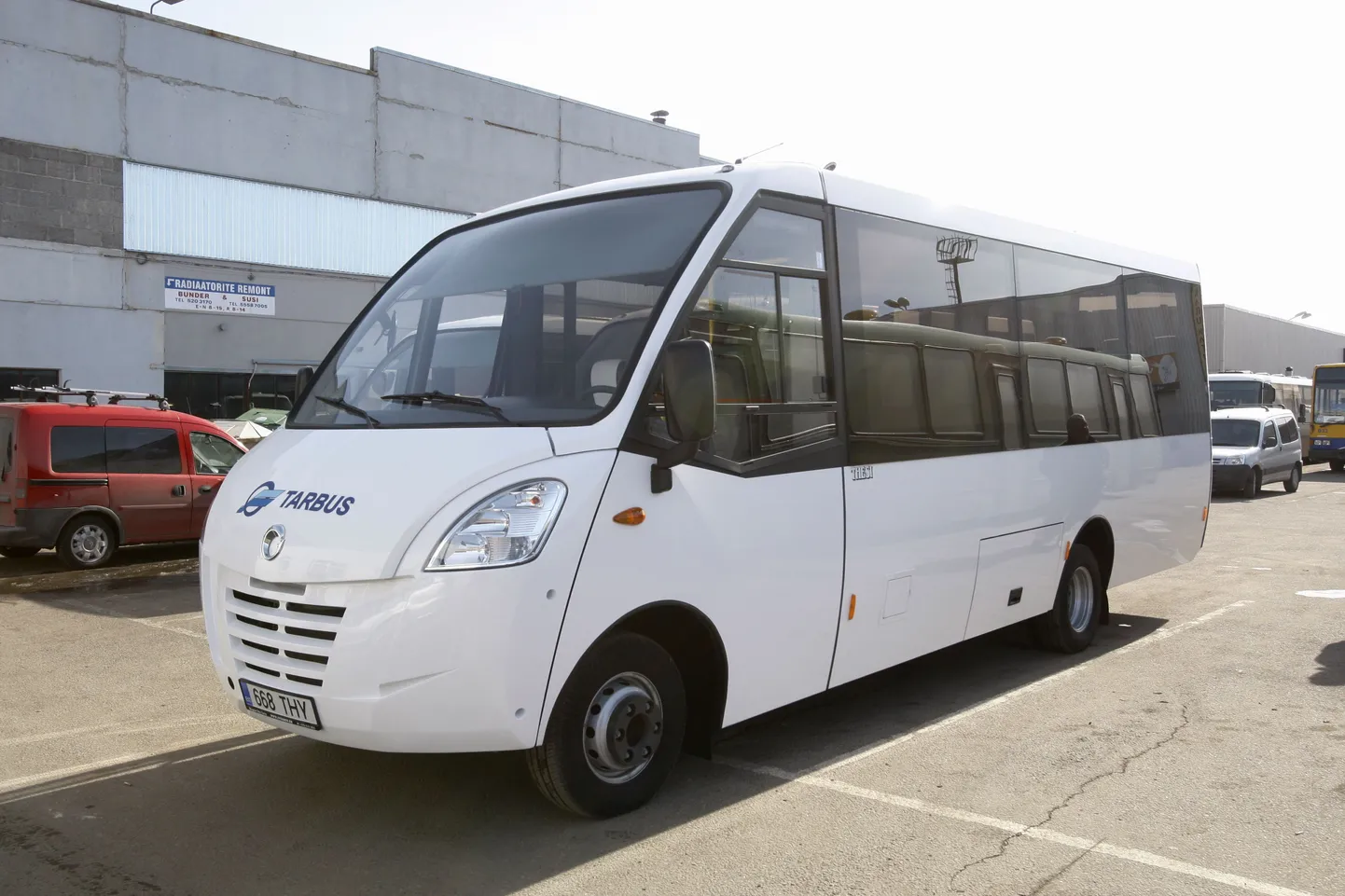 Микроавтобус Iveco.Иллюстративное фото.