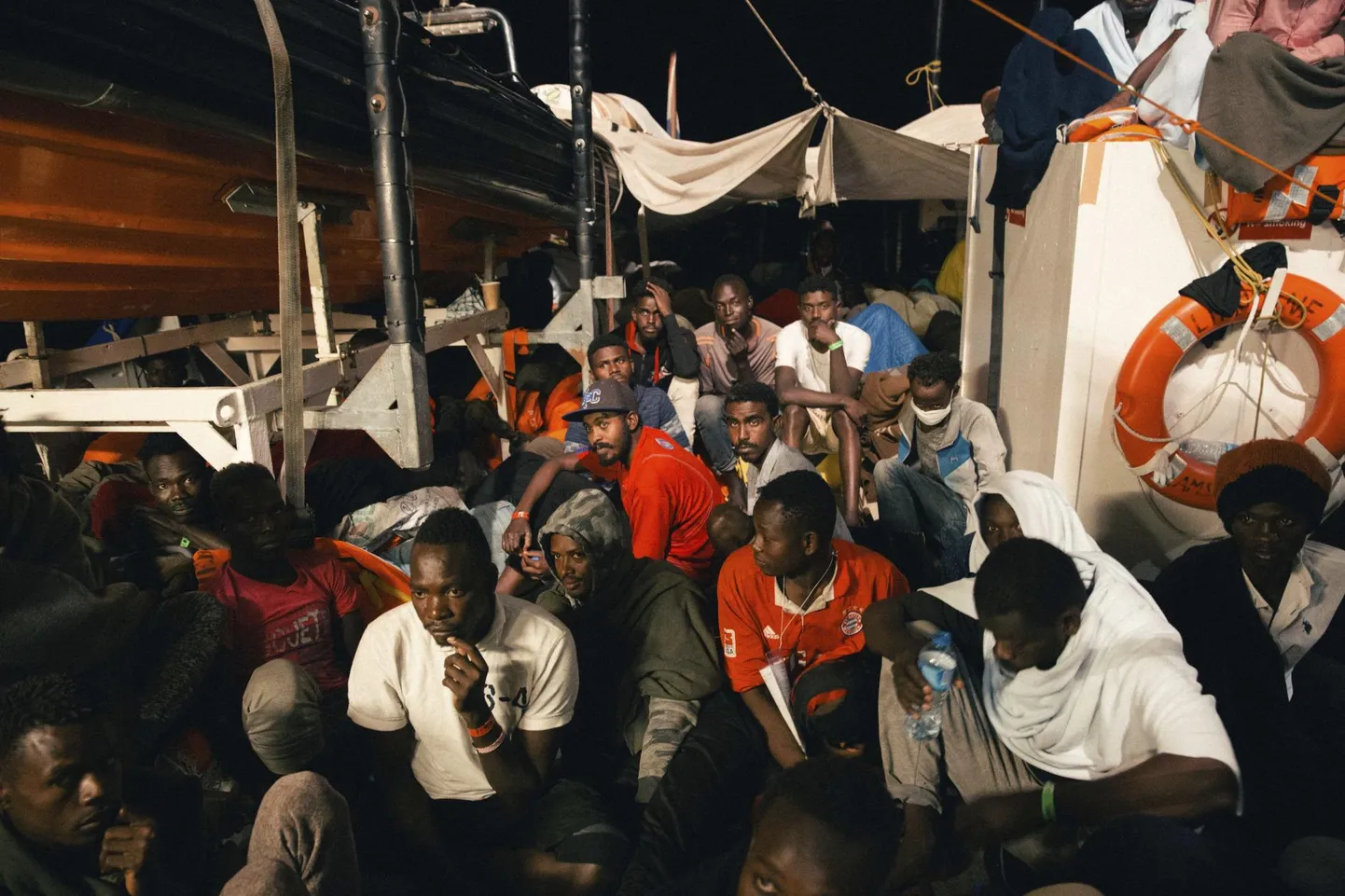Migrandid vabaühenduse Lifeline päästelaeva pardal.